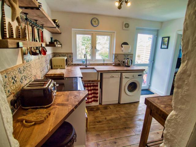 Knocker Cottage Is A 3 Bedroom Made Up Of 1 Double Bedroom And 2 Small Double Bedrooms In Small Village 10 Min To Beaches Камборн Екстер'єр фото